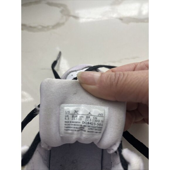 TODDLER AIR JORDAN RETRO 1 MID CASUAL SHOES BARELY GRAPE Size 7 - Picture 5 of 5